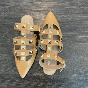 Studded ballet flats in tan